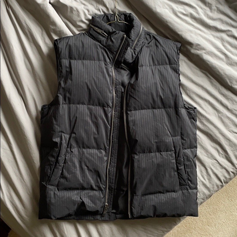 Express medium puffer vest size medium